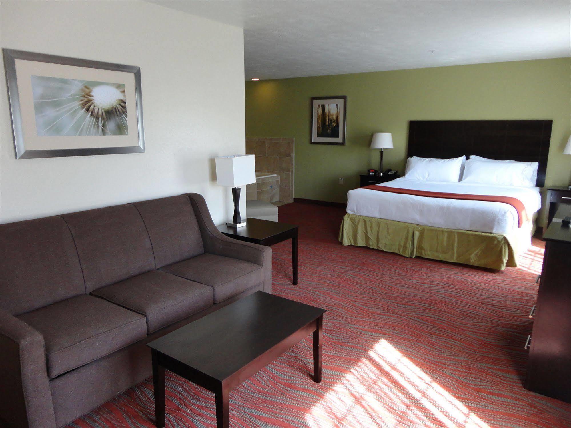 Holiday Inn Express & Suites Indianapolis North - Carmel By Ihg Exteriör bild