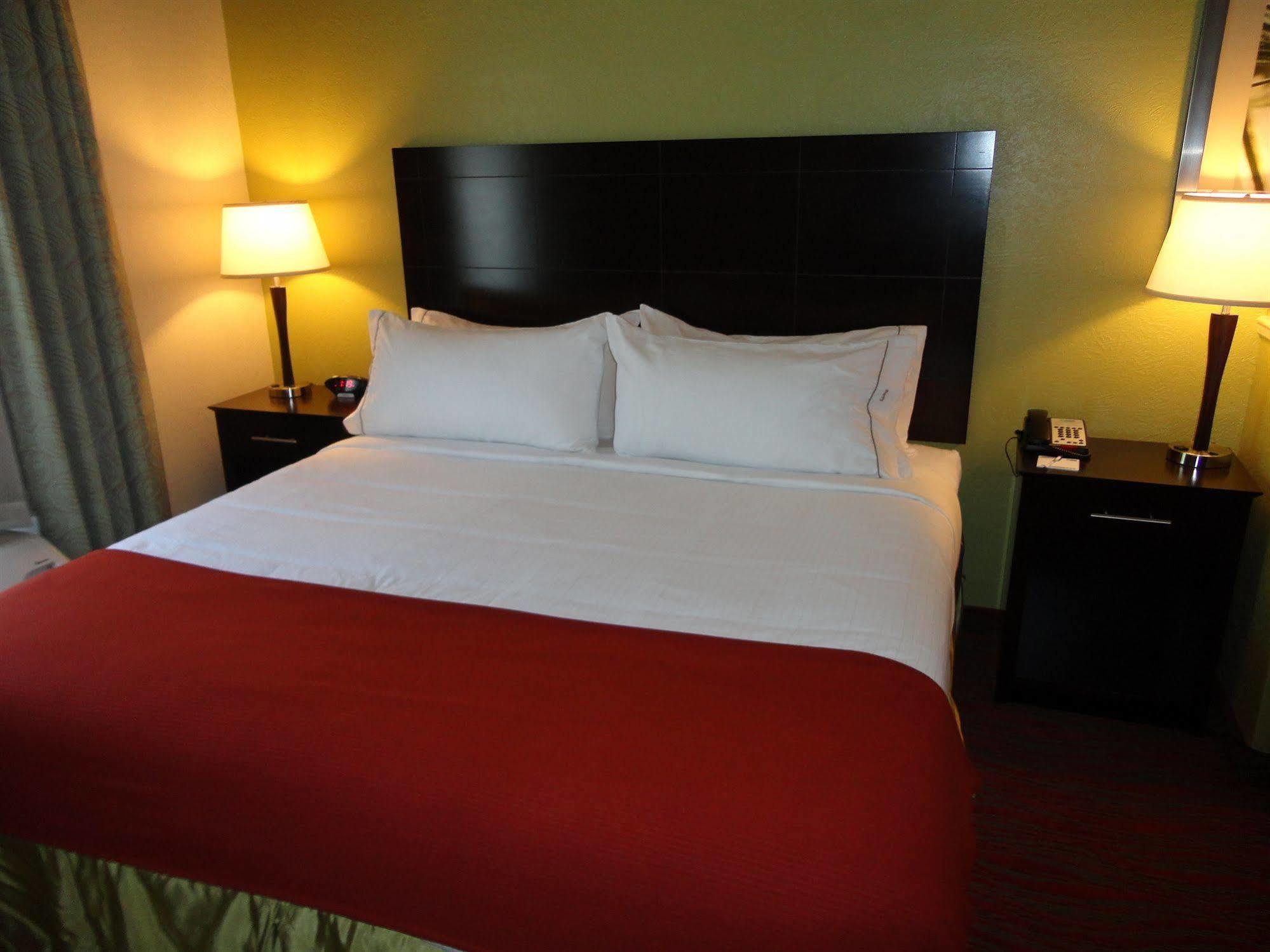 Holiday Inn Express & Suites Indianapolis North - Carmel By Ihg Exteriör bild